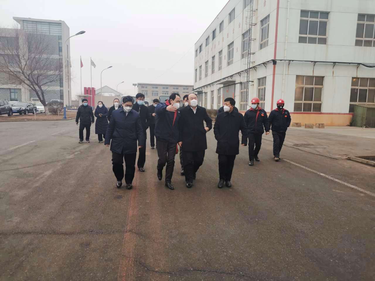 市委书记王德佳和市委常委、统战部长赵璟分别到公司调研