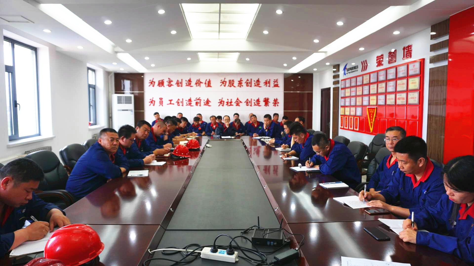 宝钛华神钛业有限公司召开上半年工作总结会
