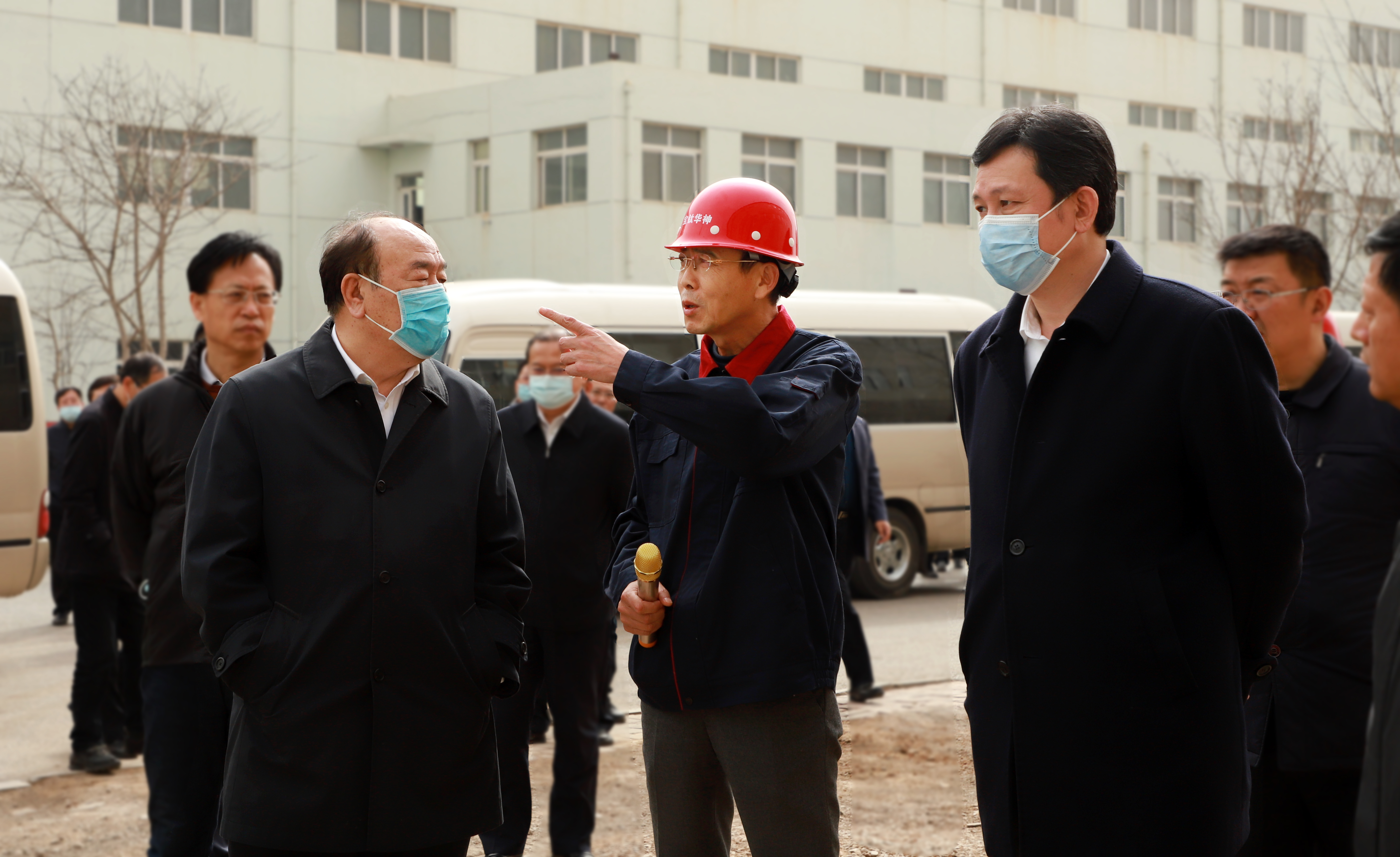 市委书记王德佳、代市长靳国卫等市领导到公司调研