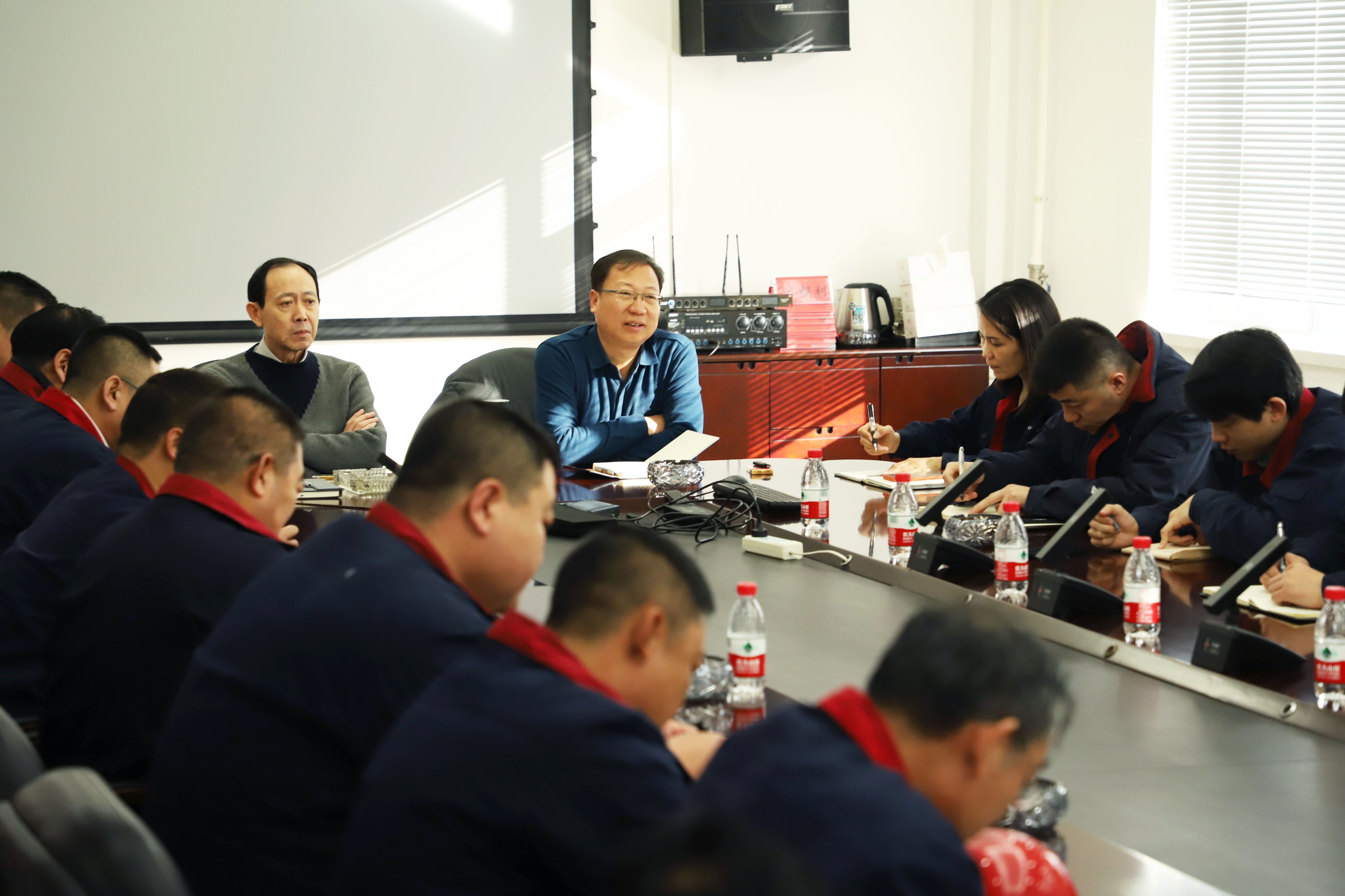 公司召开中层以上管理干部工作座谈会